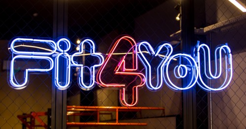 Неоновый логотип для «Fit4You»