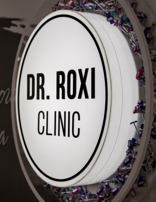 Интерьерная вывеска для «Dr. Roxi»