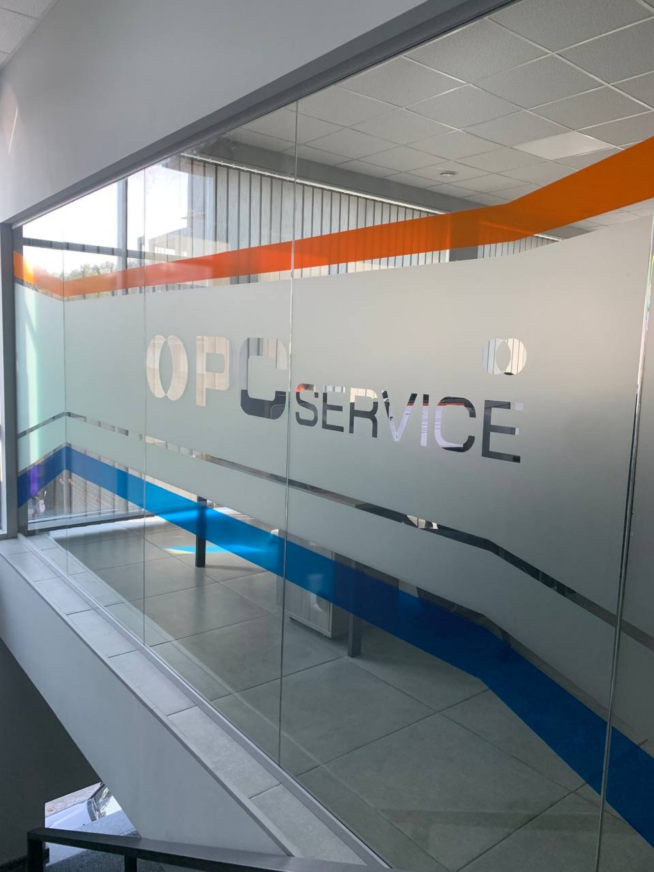 Брендирование стёкол - 3