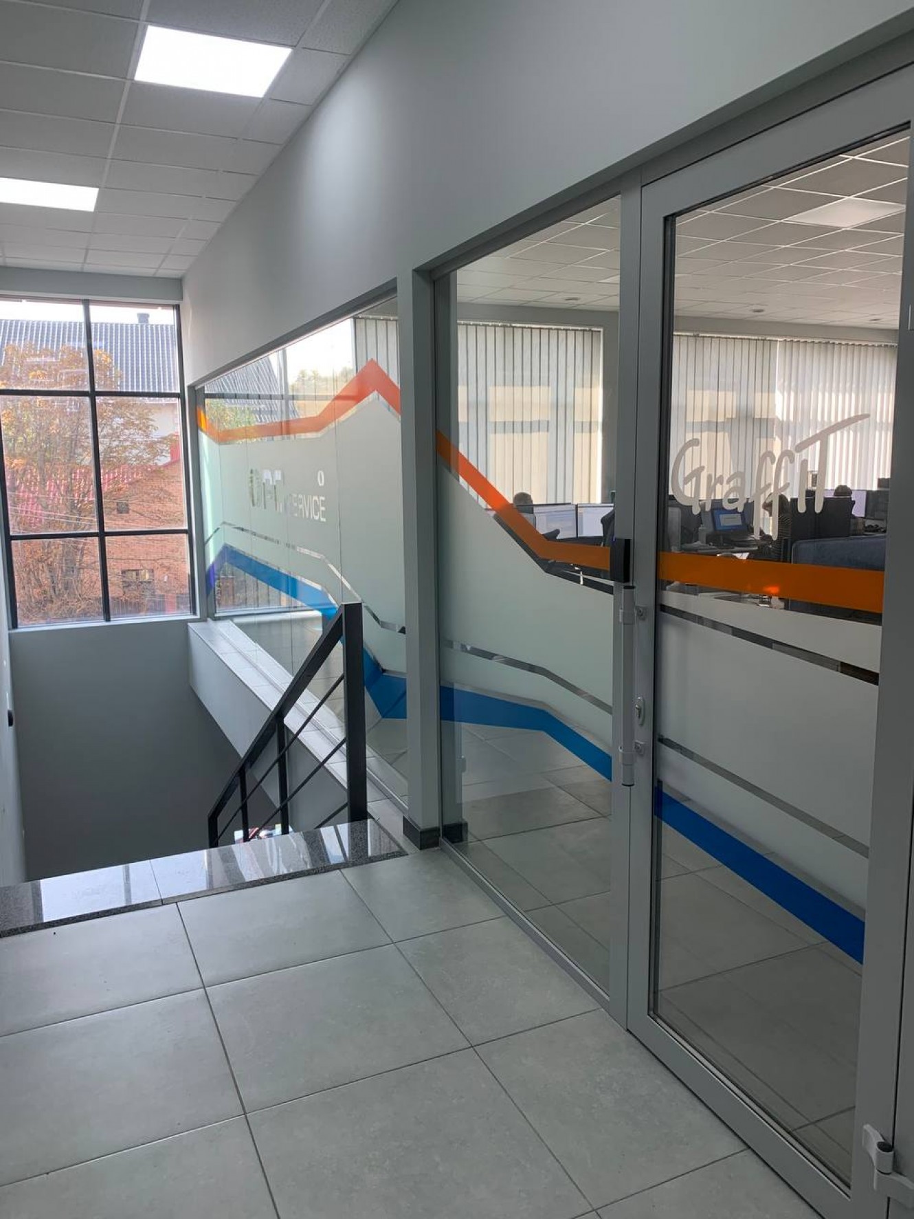 Брендирование стёкол - 4