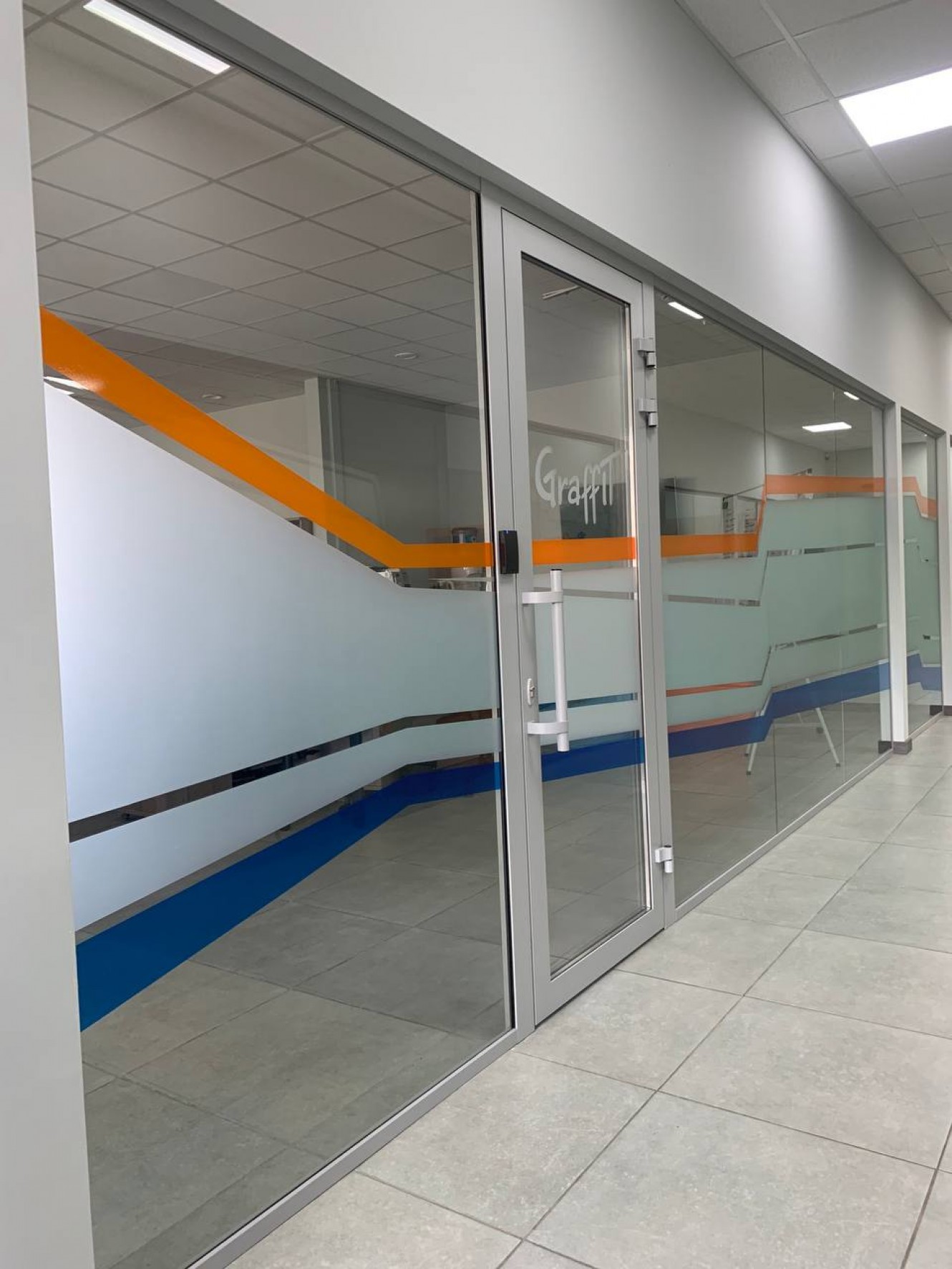 Брендирование стёкол - 5