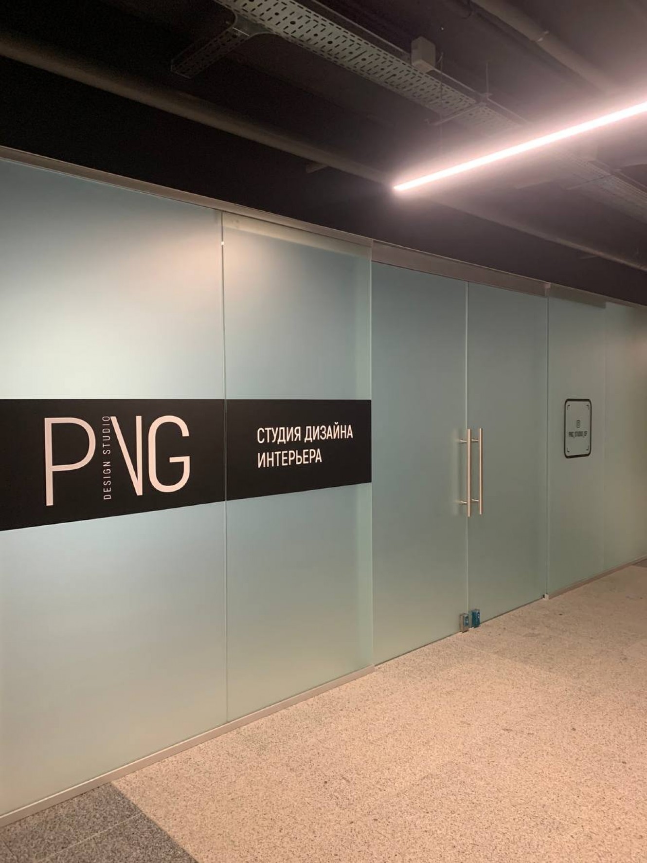 Брендирование стёкол - 6