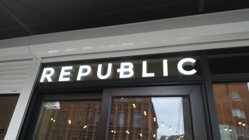 Вывески для рестобара "REPUBLIC"
