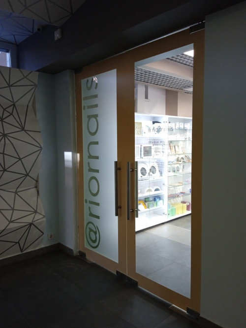 Обклейка дверей для магазина "RIOR nails"