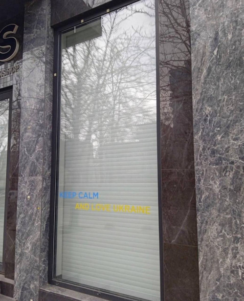 Брендирование витрины для магазина одежды