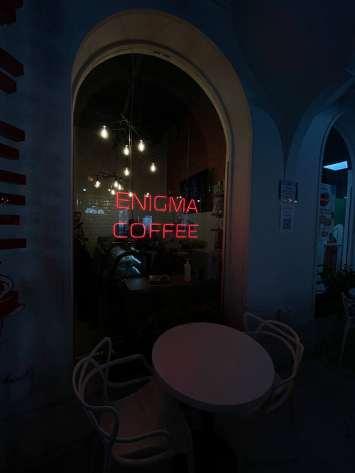 Неоновая интерьерная вывеска для кофейни